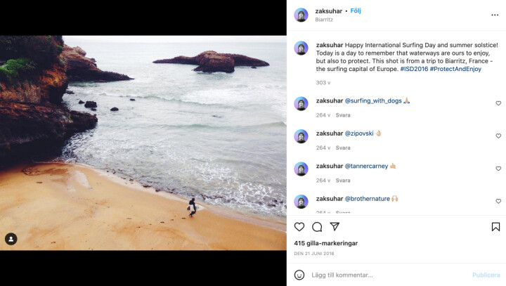 En surfare på stranden i Biarritz i Frankrike, fotograferad av Zak Suhar. 2016 laddar han upp bilden på sin Instagramsida.