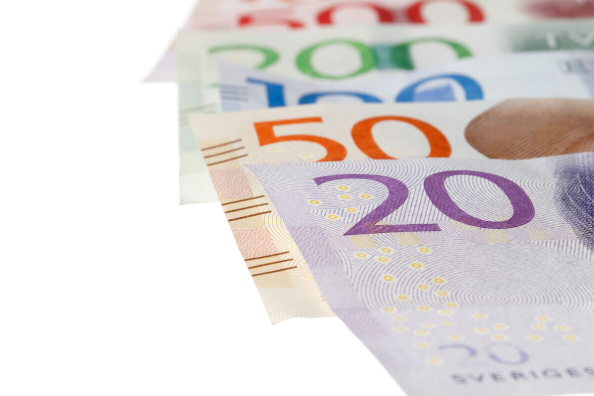 Exempelkostnad: Ett lån på 50 000 kornor till 15,00 % bunden ränta med en återbetalningstid på två år (24 avbetalningar) om 2 449 kronor och 500 kronor i uppläggningsavgift ger en effektiv ränta på totalt 17,25 %. Totalt att återbetala blir 58 766 kronor.