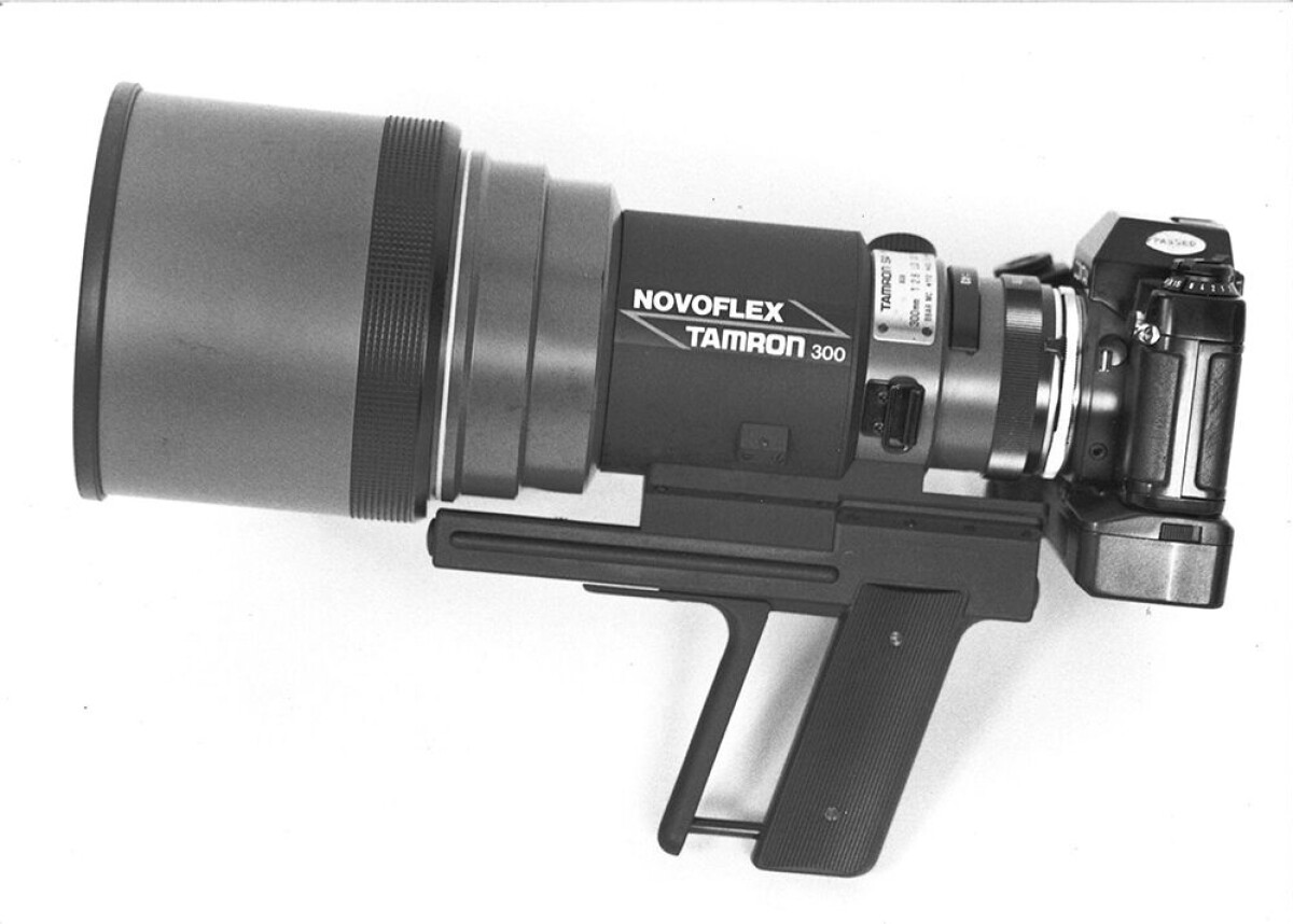 En Tamron Novoflex 300 med pistolgrepp från 1987.