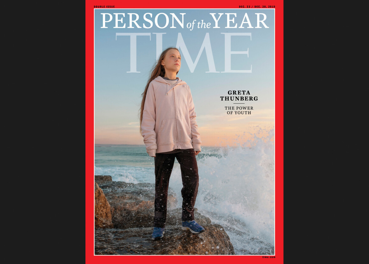 Greta Thunberg anlände till stranden i en hyrd Tesla, när det var dags för fotografering. Solen var på väg ner och himlen färgades guldrosa.