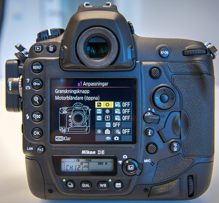 Nikon har gjort en Canon och förenklat för användaren hur alla knappars funktioner är inställda.