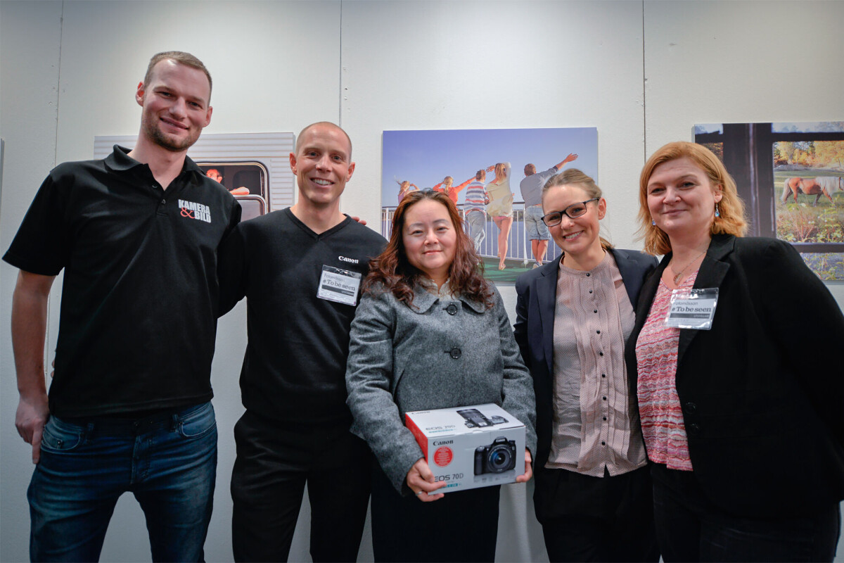 Calle Rosenqvist, chefredaktör Kamera & Bild, Roel Lammers, marknadschef Canon, vinnaren Ying Johansson, Paulina Westerlind, fotograf, och Eva Johansson, 123RF.