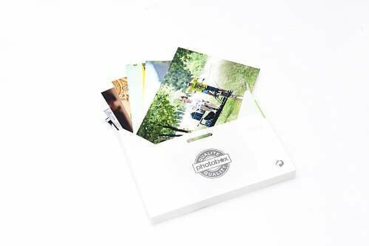 Bilderna från Photobox levererades i en trevlig plastask, tyvärr var inte bilderna lika trevliga och leveranstiden var lång.