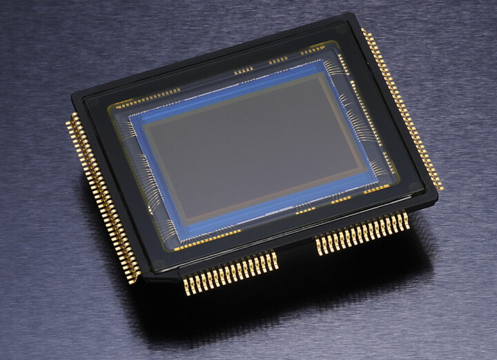APS-C-sensor (DX, 23,6 x 15,7 mm) på 16,2 megapixlar till Nikon D7000.