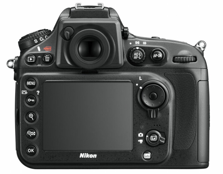Nikon D800 har fått en större skärm men är samtidigt tio procent lättare. Nytt mot D700 är också reglaget för byte mellan film och stillbild.