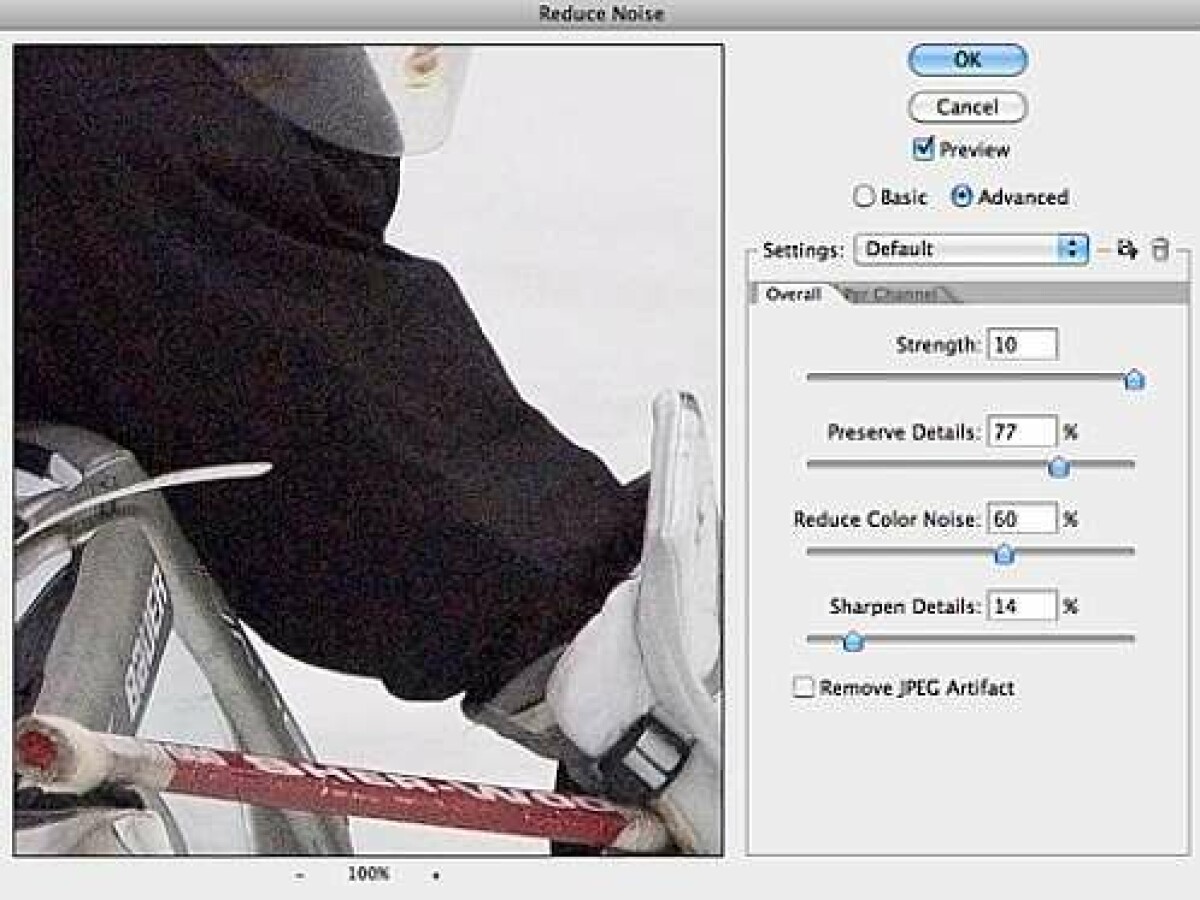 I Photoshop tar du hand om bruset med filtret Reducera brus.