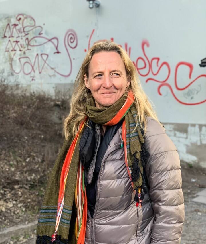 Lotta Härdelin, journalist på Dagens Ny­heter. Här gör hon ett reportage om hemlöshet, april 2021.
