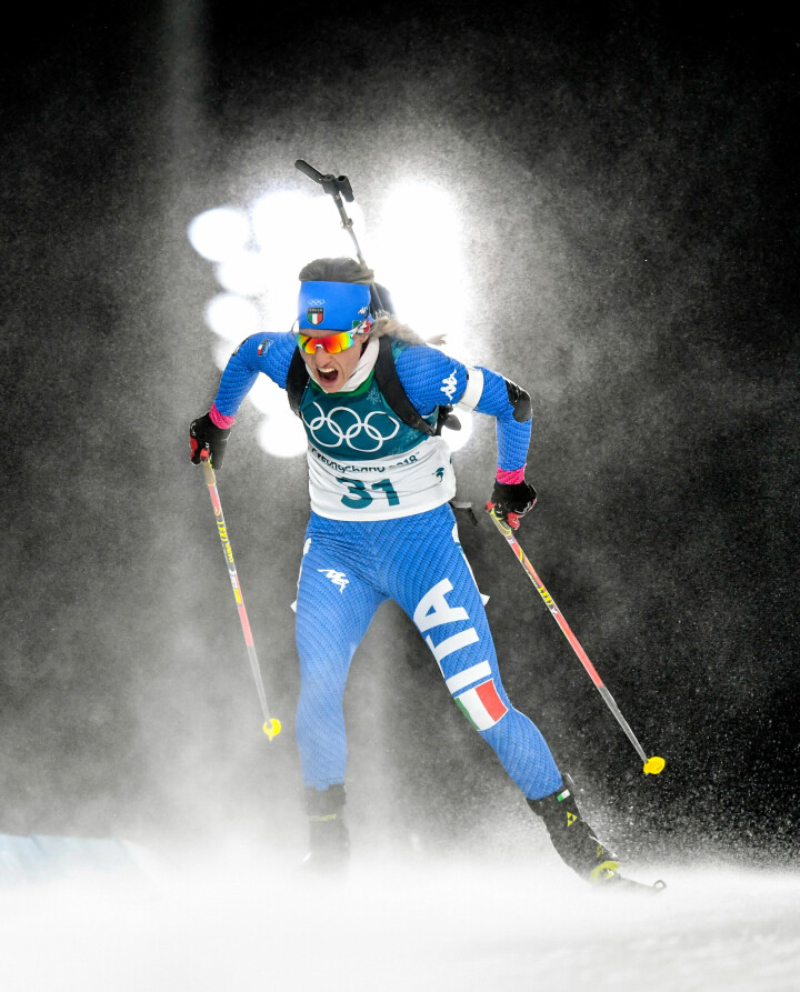 Årets Sportbild Action: Anders Wiklund, TT Nyhetsbyrån. Federica Sanfilippo (ITA) kämpar sig fram i spåret under de mycket kraftiga vindarna som rådde under damernas sprinttävling under vinter-OS i Pyeongchang, Sydkorea.