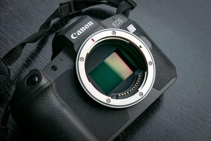 Nya Canon EOS R.