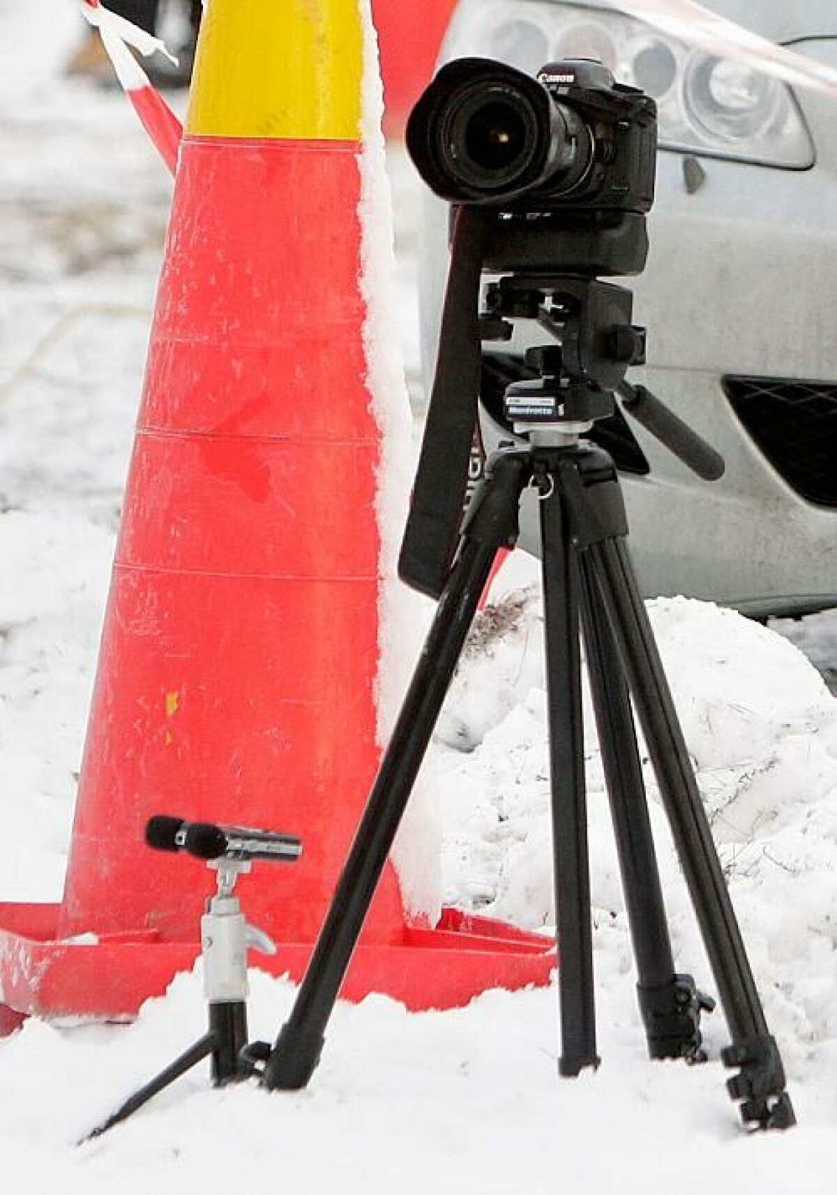 Canon Eos 5D Mark II och en Olympus LS-10 uppställda för att fånga starten. Samtidigt tog jag stillbilder med två andra kameror.