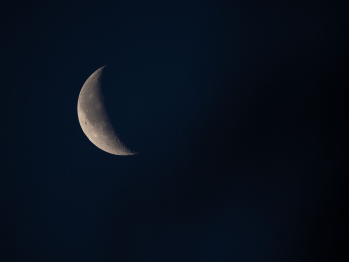 Med den brännvidd som objektivet erbjuder går det bra att fotografera till exempel månen, med telekonverteraren framfälld får man en brännvidd som motsvarar 1000mm på en fullformatskamera. 
1/1000s, f/5,6, ISO 800
