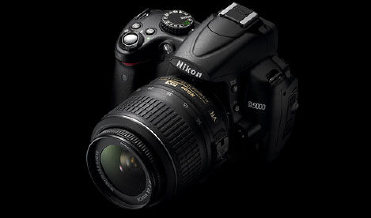 Nikon D5000 - bantad D90 med rörlig skärm