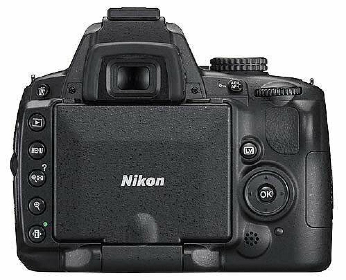 Nikon D5000 - bantad D90 med rörlig skärm