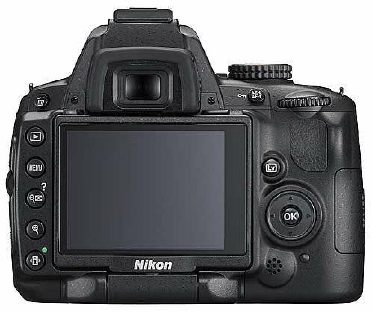 Nikon D5000 - bantad D90 med rörlig skärm