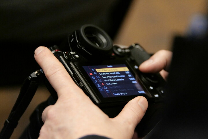 Menysystemet har fått sig en förbättring och förenkling mot Panasonics tidigare kameror.
