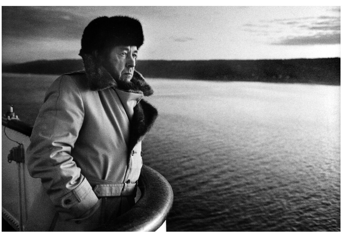 Alexander Solzjenitsyn i frihet i väst. Här i soluppgången på väg in i Oslofjorden från Danmark. 23/2 1974.