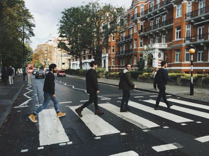 I dag finns det gott om »kopior« av bilden där Beatles korsar övergångsstället på Abbey Road. Ofta handlar det om turister som vill föreviga ett reseminne. Foto: Zefereli / Wikimedia