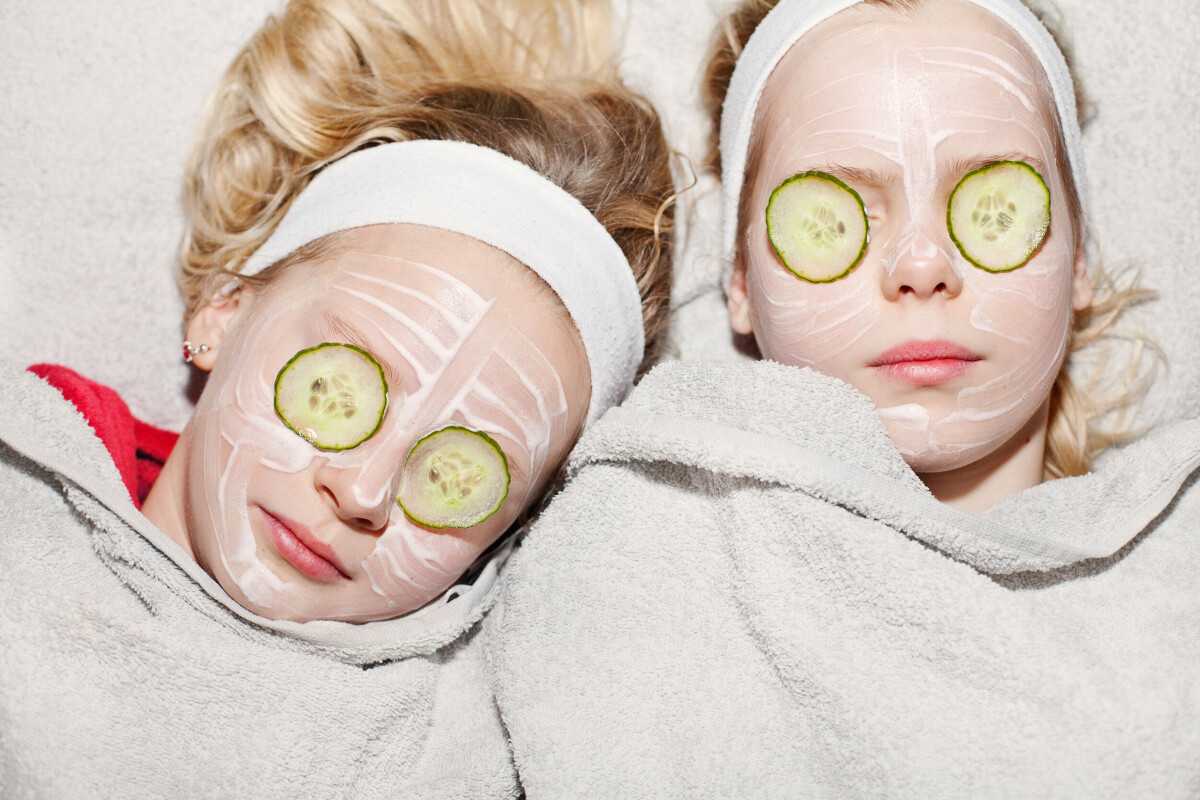 Ur projektet Tweenies. Felicia och Majken på spa i kyrkan på Kungsholmen.