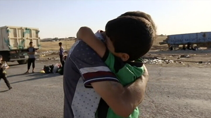 Sofani gråter uppgivet mot sin yngsta son, han är utom sig av oro. Tidigare under dagen försökte Sofani fly Mosul med sin fru och sina fyra barn. Islamiska Staten upptäckte dem och öppnade eld mot familjen som flydde i panik, och mitt i allt kaos tappar de bort två av sina barn. Vi följer familjen i det dramatiska sökandet efter de förlorade barnen.