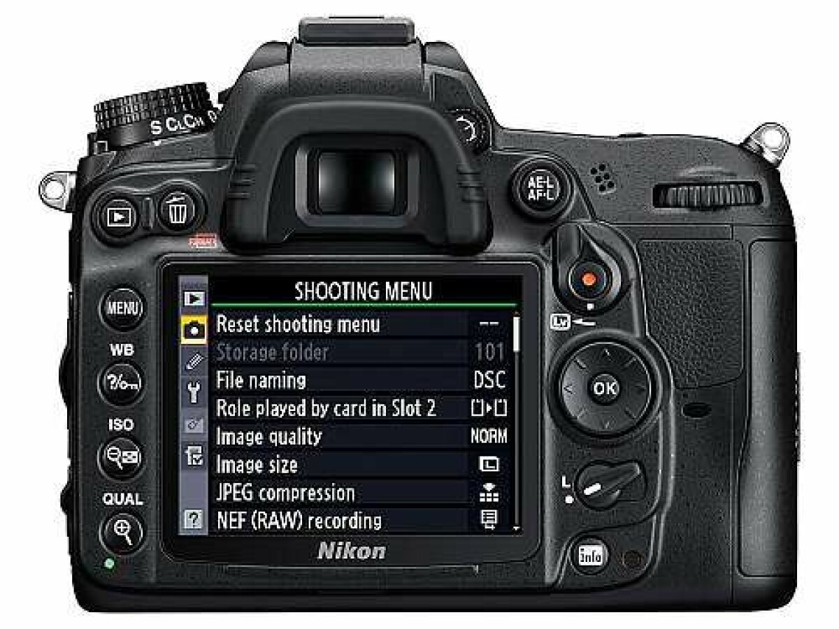 Nikon D7000 ersätter D90 och D300s
