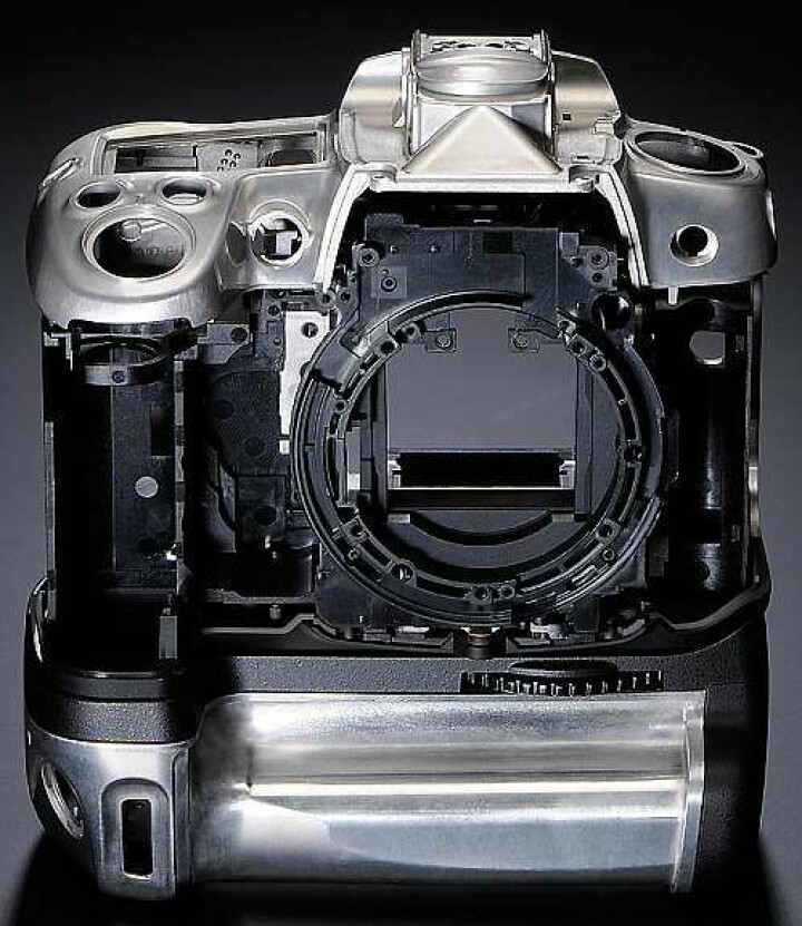 Kamerahus och batterigrepp är gjorda i magnesium.