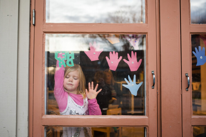 Dag 220: I vinkfönstret på förskolan. Foto: Minna Ridderstolpe