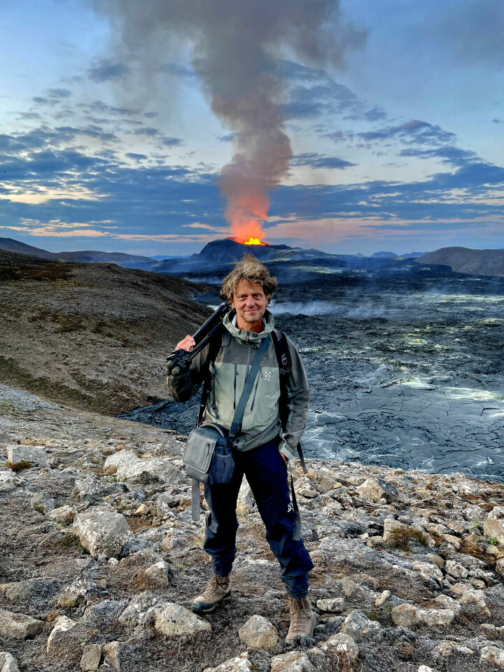 Mats Andersson med vulkanen Geldingadalir i bakgrunden.