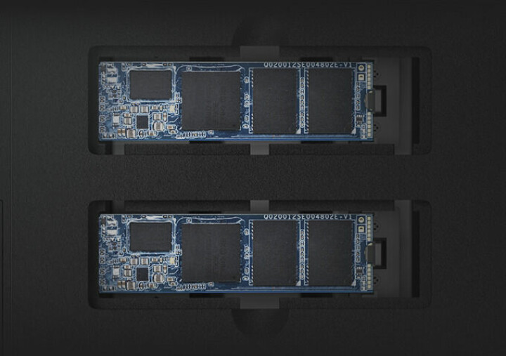 Med de två inbyggda M.2 SSD-platserna kan man snabba upp DS1520+.