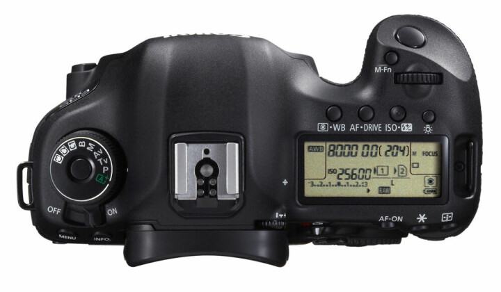 Nytt på Canon Eos 5D Mark III jämfört med föregångaren är flytten av på- och avknappen, som nu är på ovansidan vid programratten.