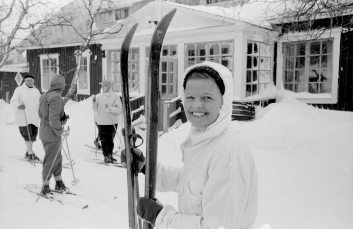 Det finns många bilder av Lennart Nilsson på digitalt­museum.se, som den här av skidåkare i Björkliden 1956.