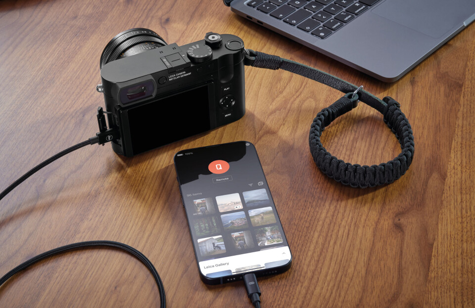 Leica Q3 går att koppla till en Iphone eller Ipad för ytterligare funktioner, eller för att ladda batteriet.