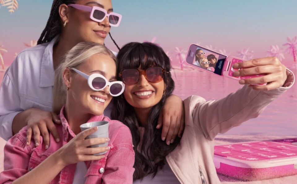 Ta selfies som Barbie – i 0,3 MP med nya retromobilen Barbie Phone