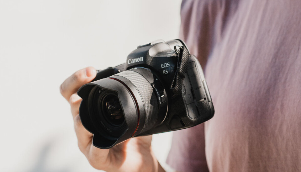 Samyang AF 12mm F2 RF-S – ultravidvinkel för Canon