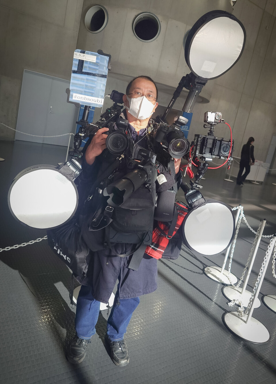 Japanska prylfotografen 'Mobile Suit Photographer Onbsoubi' på CP+ 2025.