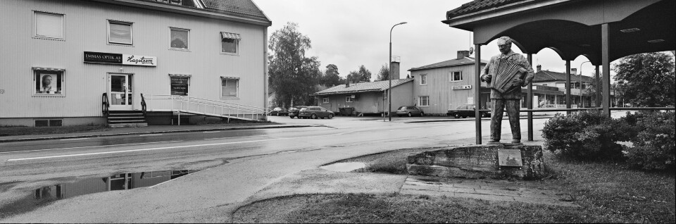 Se Mikael Cronwalls utställning ”Det svenska monumentet”