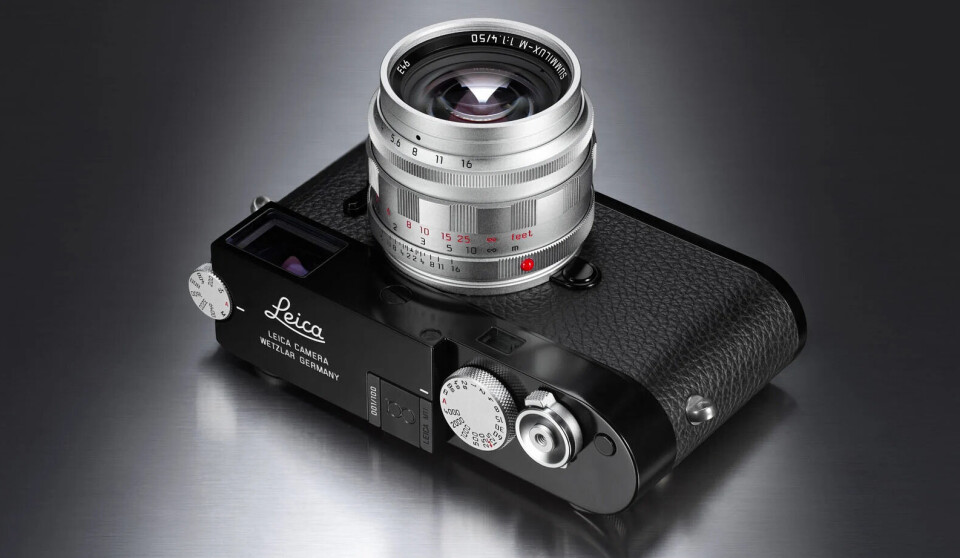 Leica M11-D 100 Years of Leica, den första kameran i serien av 100, med serienummer 001 och det nya ljusstarkare objektivet.